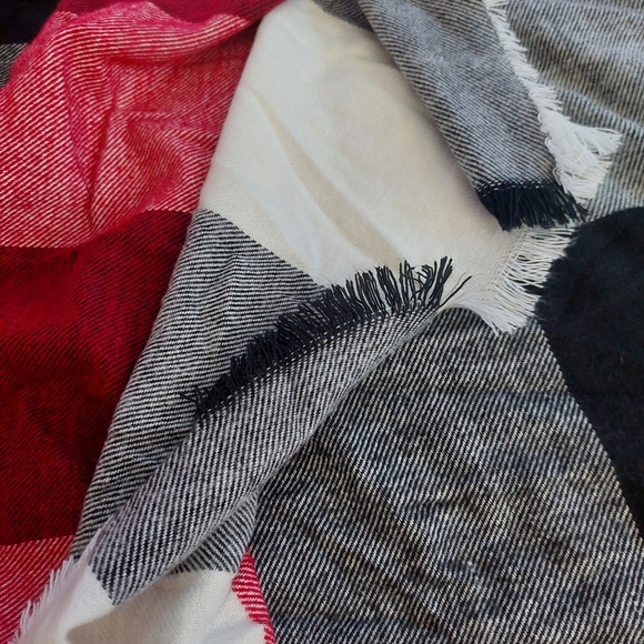 Square Plaid scarf/shawl - Picture 2 of 4